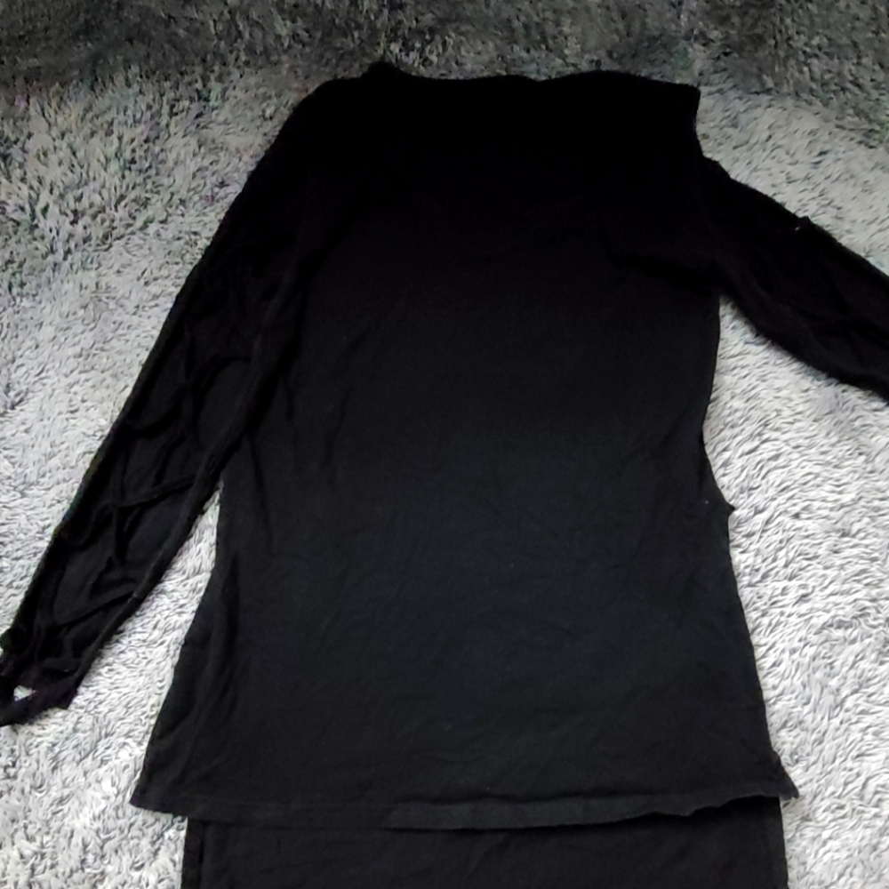 Black Long Sleeve Vneck
